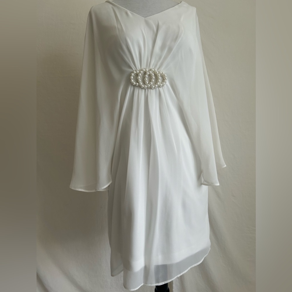 Collection Dressbarn white dress size 4
Nice Pearl accent